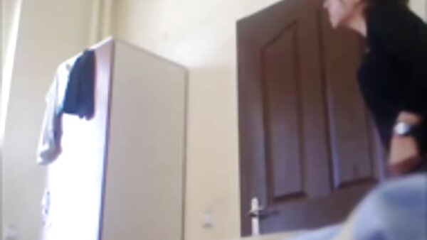 Откачен ебач јаде свилен шлиц од солена руса Ленка